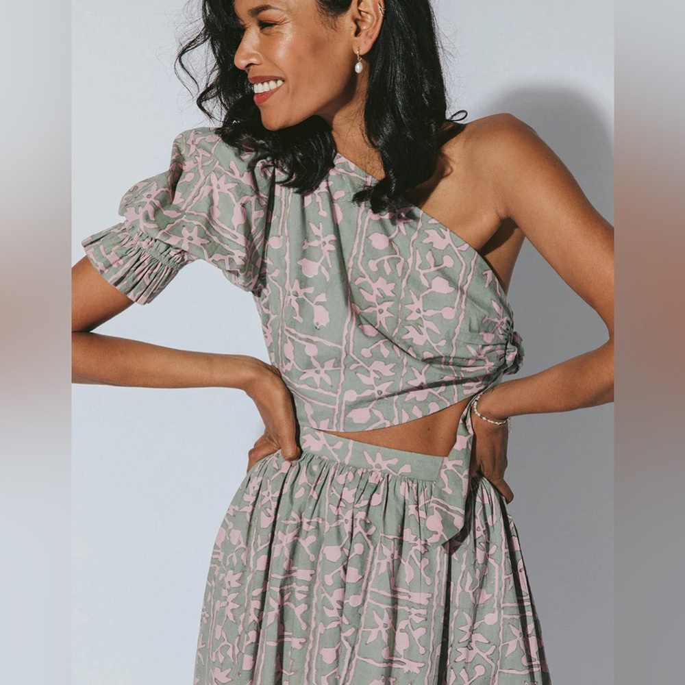 REVOLVE | Cleobella Asymmetrical One Shoulder Cut Out Paola midi  Dress Print 4